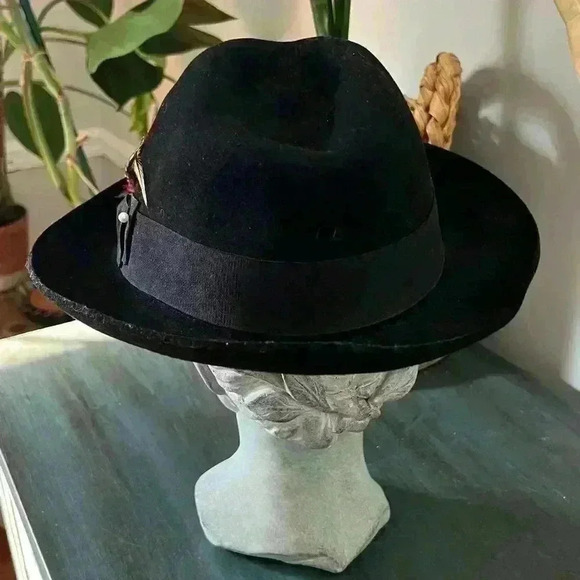 Montique International Fedora with Feather details and black trim with hat pin - Picture 4 of 6
